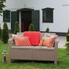 Corfu love seat, cappuccino színben, homok párnával